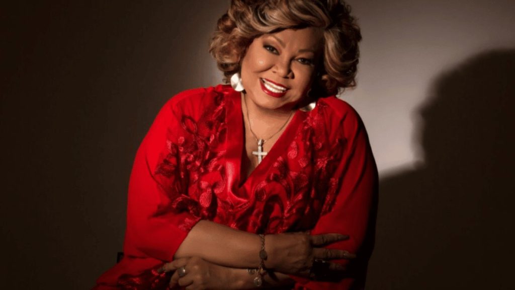 Alcione interrompe show em Recife devido ao calor intenso