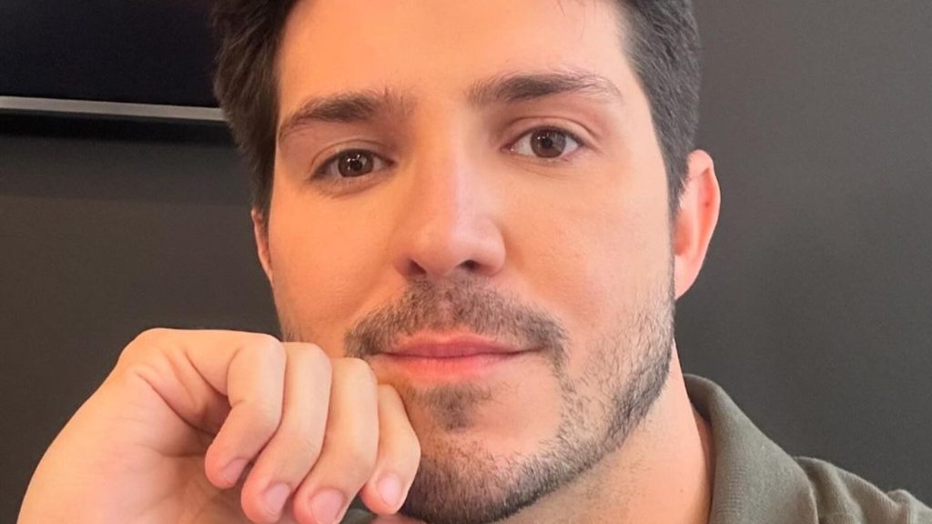 O casamento do Galã de ‘Mania de Você’: Conheça o noivo