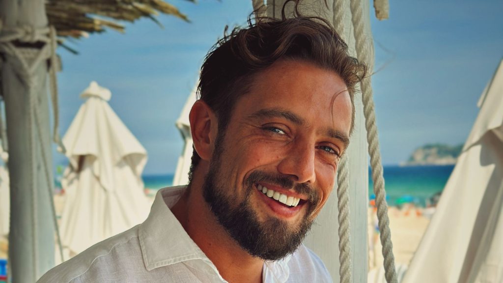 Rafael Cardoso surpreende ao compartilhar sua batalha contra o vício