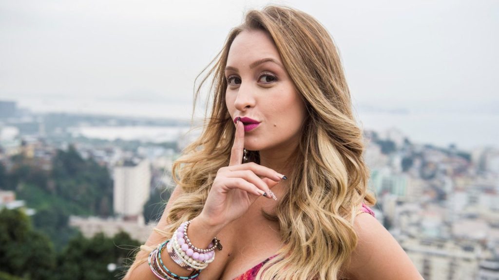 Carla Diaz: A controversa do vestido oversized