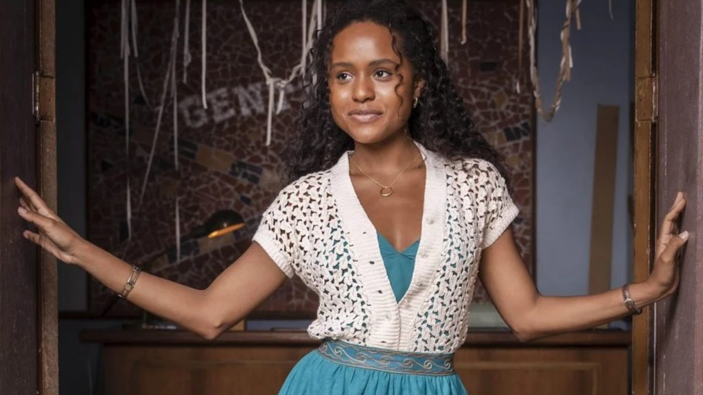 Ousada e Deslumbrante: Beatriz é a Sensação do Verão com seu Biquíni Laranja