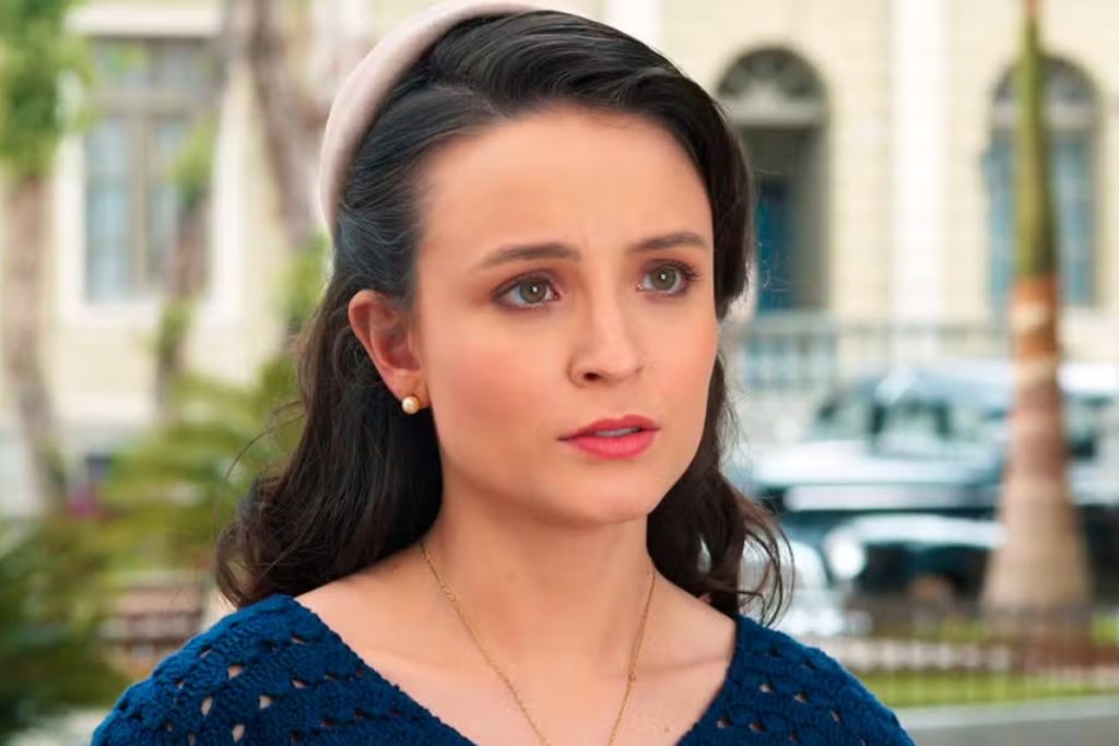 Estela (Larissa Manoela) em