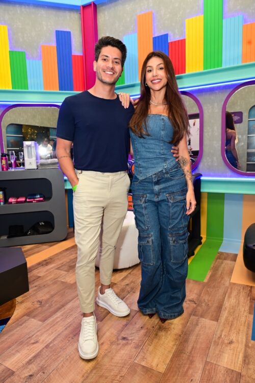 Arthur Aguiar e a esposa