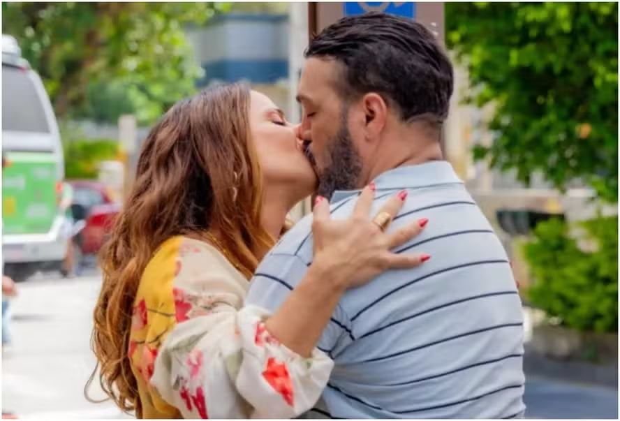 Belo enfrenta expectativa do público ao contracenar com Viviane Araujo e revela bastidores de beijo em Três Graças