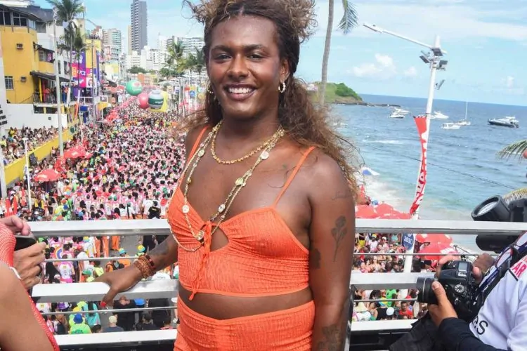 Liniker curte trio de Ivete no Carnaval de Salvador