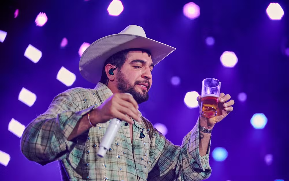 Excesso de álcool em shows preocupa artistas e expõe riscos para carreira, saúde e desempenho nos palcos